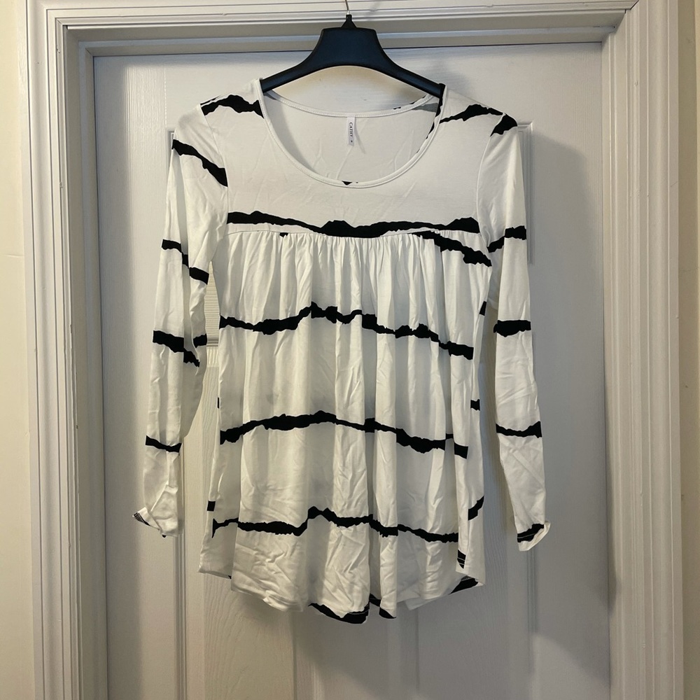 NEW W TAGS BLACK AND WHITE TUNIC TSHIRT